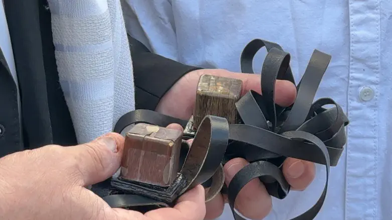 Tefillin ceremony at the Western Wall honors family legacy from the Holocaust