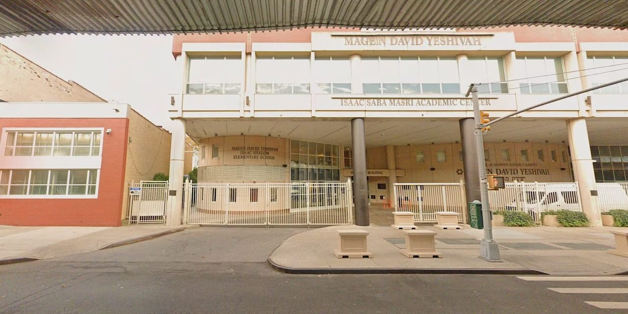As NYC mayoral race heats up, Jewish school is requiring parents show proof of voter registration