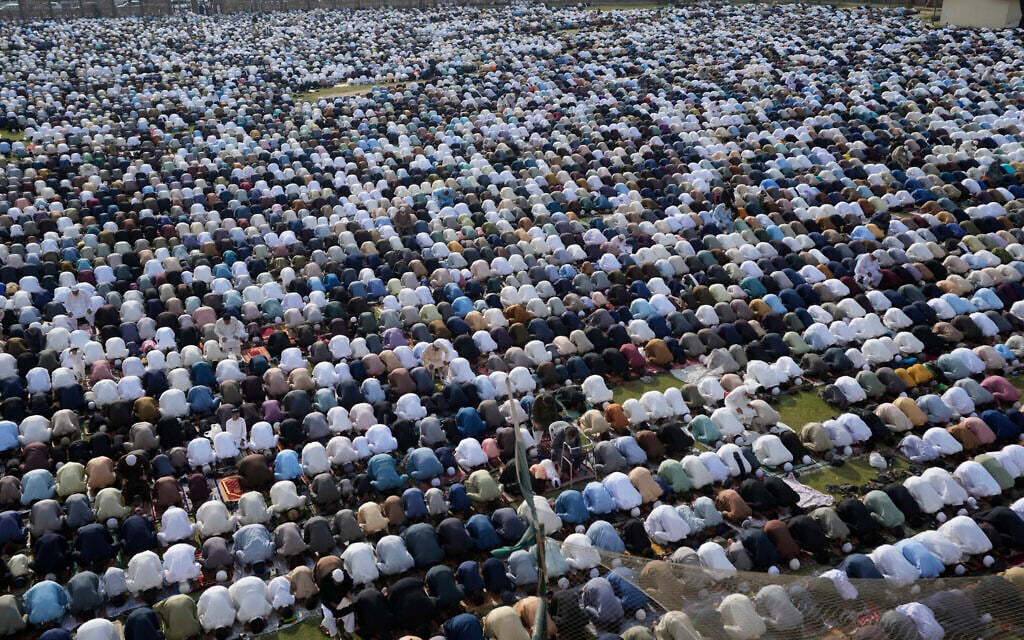 Schools in Pakistan promote hostility toward Jews and Israel, report finds