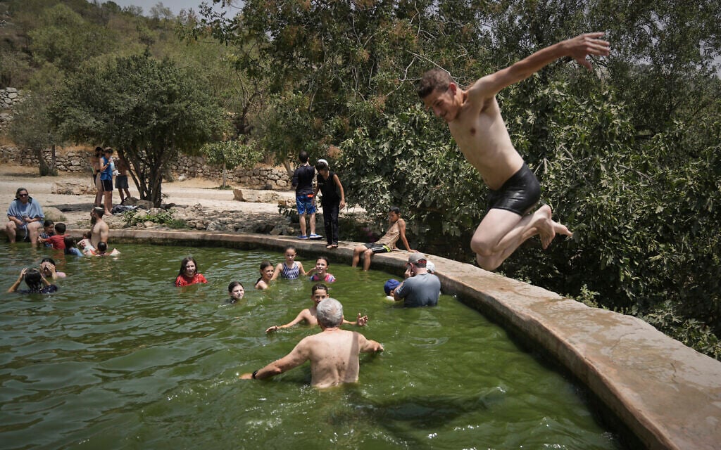 Israelis broil as temperatures, electricity usage break records in extended heatwave