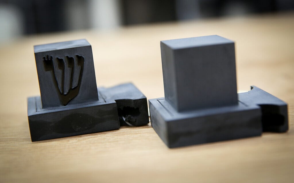 New Trump policy letting US federal workers proselytize at work references tefillin