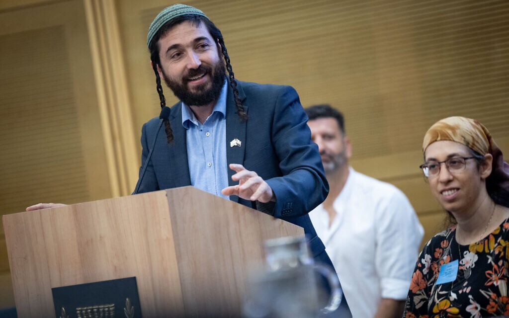 Far-right pressure on PM grows as 2 MKs threaten elections if no ‘decisive’ Gaza victory