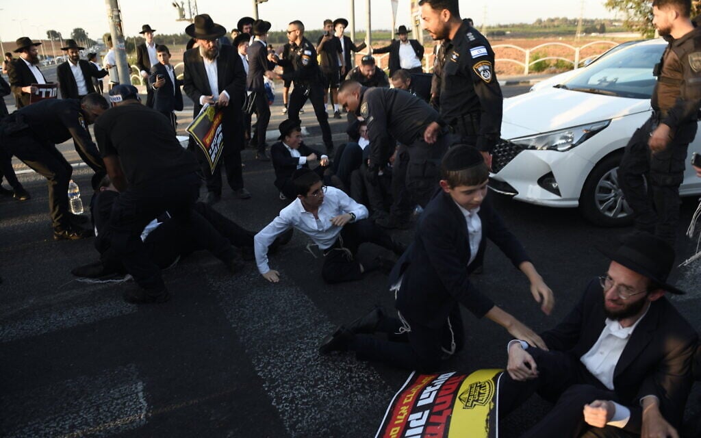 Haredi anti-enlistment protesters block roads, clash with motorists in ‘day of rage’