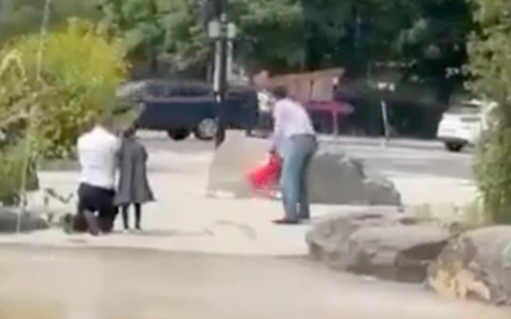 Montreal Police probing attack on Jewish man in front of his two children