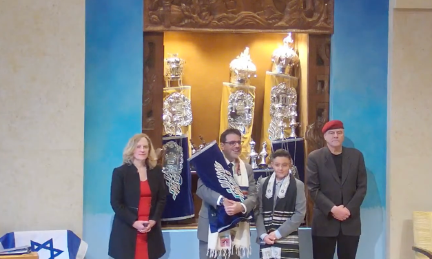 Curtis Sliwa, NYC Republican mayoral candidate, opened the Torah ark at his son’s 2024 bar mitzvah