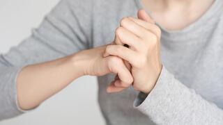 Doctors bust knuckle-cracking myths: Here’s what really happens