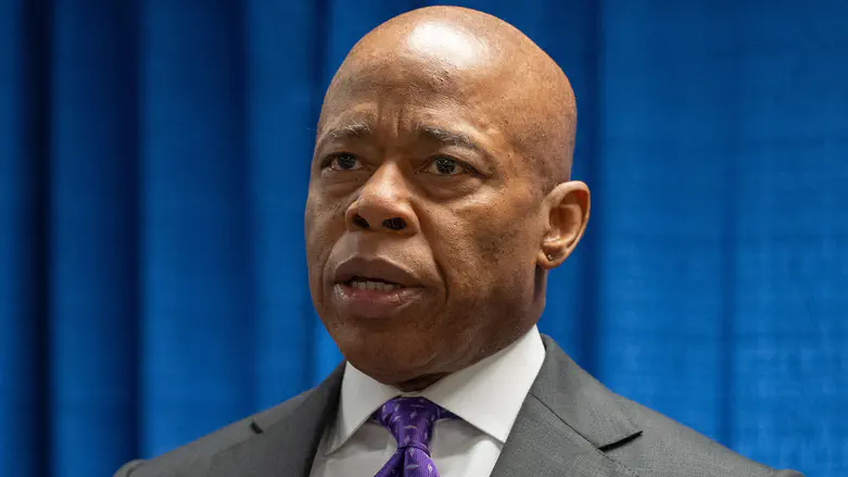 Report: Eric Adams weighs leaving mayoral race for Trump post
