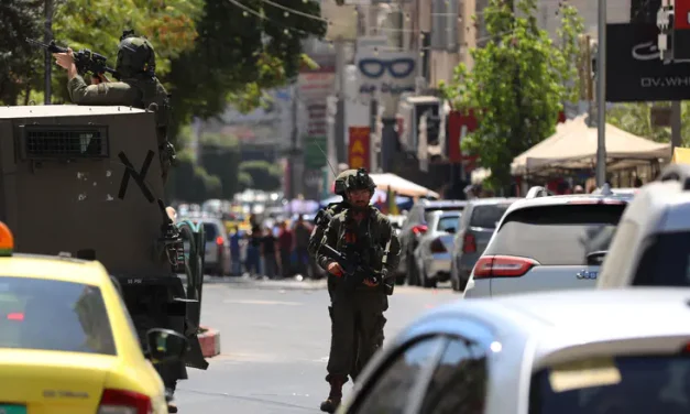 Palestinian Arab reports: IDF forces arrest Hebron Mayor.