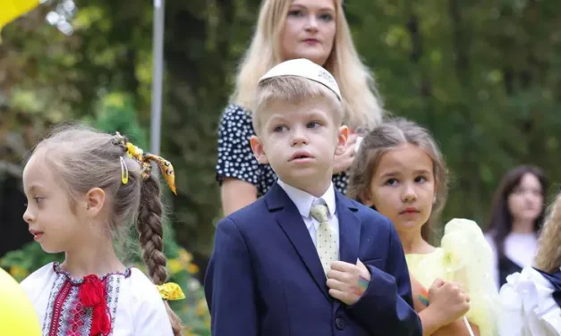 Despite war damage: Kyiv Jewish school opens its doors