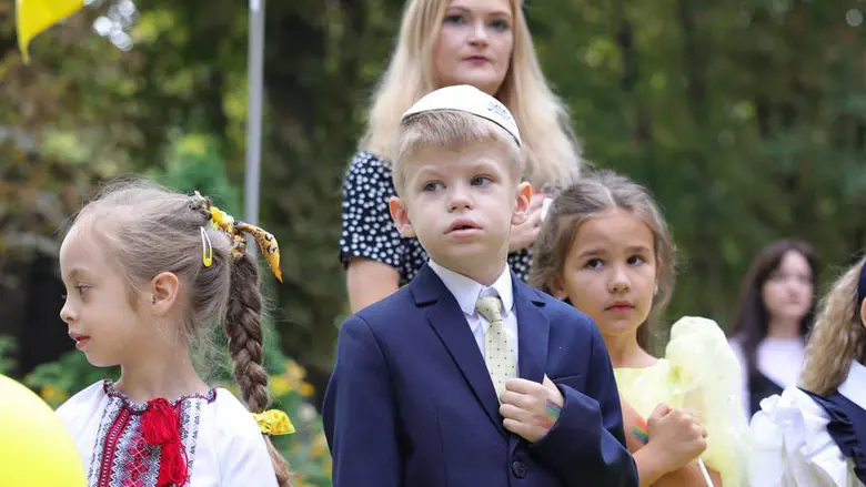 Despite war damage: Kyiv Jewish school opens its doors