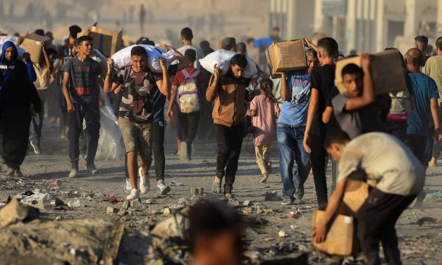 WATCH: Hamas prevents evacuation from Gaza City with threats and attacks on civilians