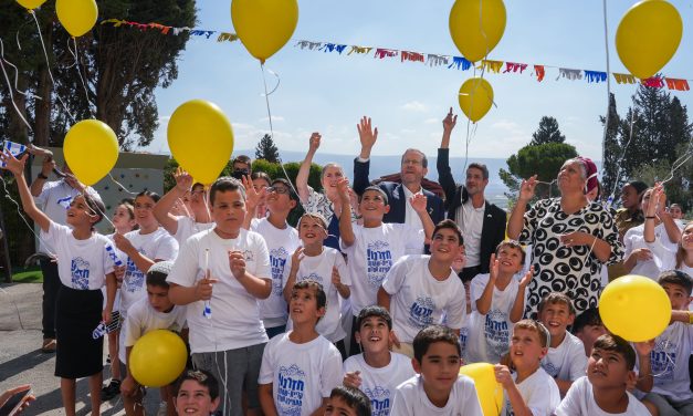 Retired teacher returns to Kiryat Shmona to mark first day of school