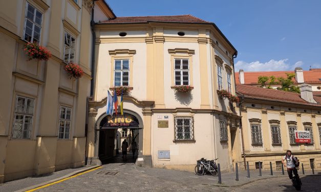 Czechia Beyond Prague: Synagogues, Caves & Mansions