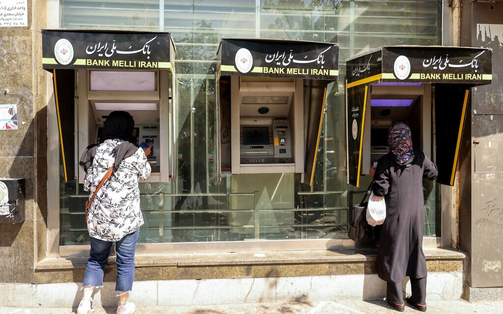 EU confirms reimposition of Iran sanctions after UN move, freezes central bank assets
