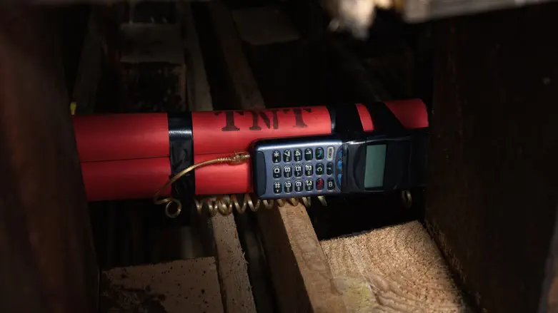 Two IDF soldiers injured by explosive device in Samaria