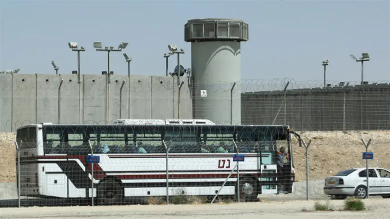 Terrorist scheduled for release assaults prison guard