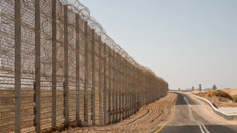 Defense Ministry to construct barrier along eastern border