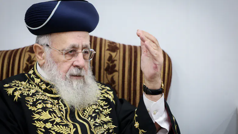 Rabbi Yosef lashes out against pro-conscription rabbi: ‘Not sure he’s really a rabbi’