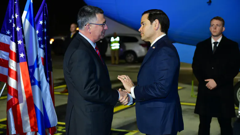Rubio addresses press in southern Israel