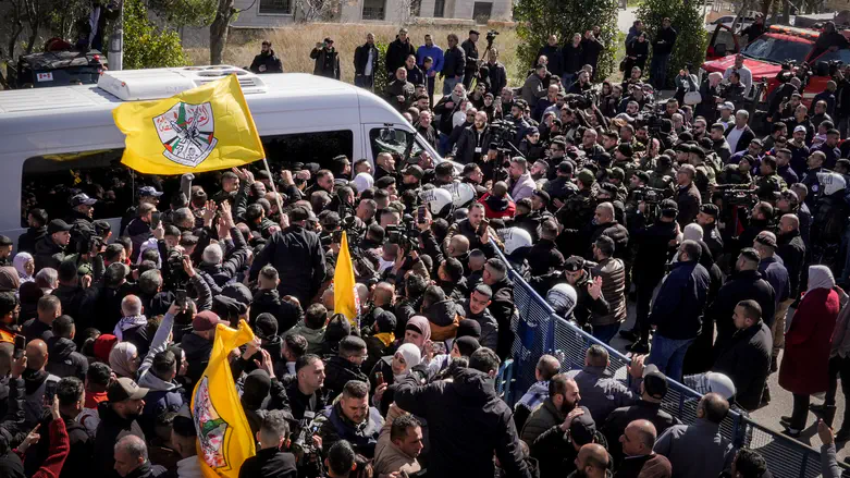 Hours before release: Government votes on changes to terrorist release list