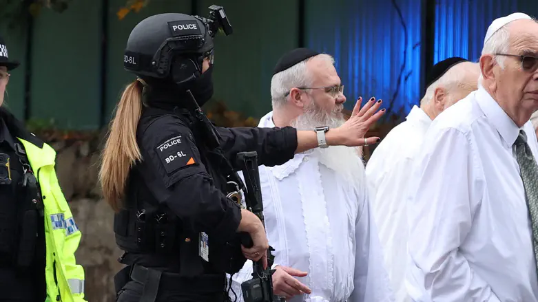 Hero of Manchester: Rabbi Daniel Walker barricaded synagogue during terror attack