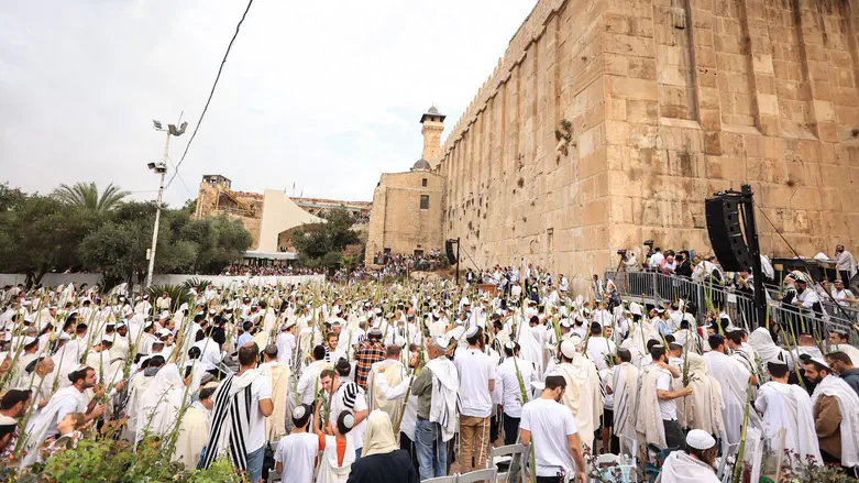 Live: Festive Hallel Prayer at the Cave of the Patriarchs