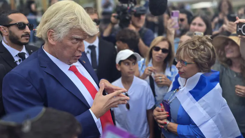 Watch: Eretz Nehederet’s ‘Trump’ visits Hostage Square
