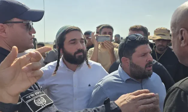 MKs Almog Cohen and Tzvi Succot attacked in Bir Hadaj and refuse to evacuate