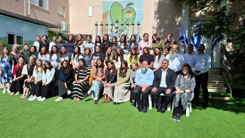Minister Sofer Honors International Students in Israel