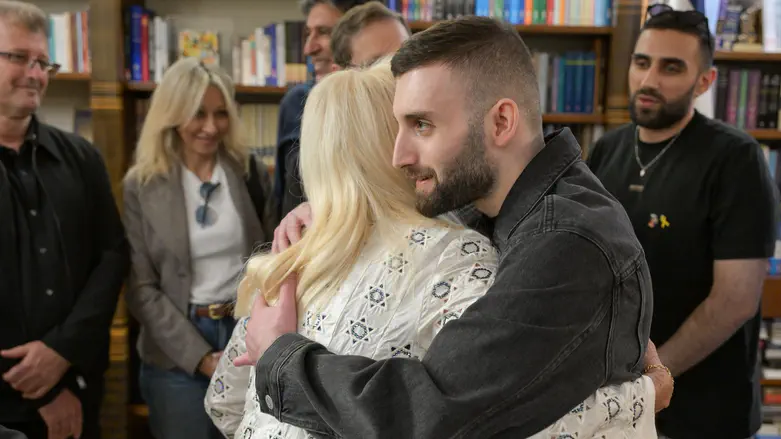 Miriam Adelson’s emotional meeting with captivity survivors