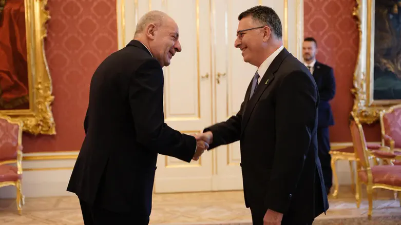 Sa’ar to Hungarian President: Hamas is delaying the return of the hostages