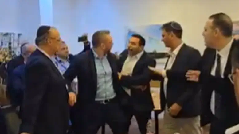 Ministers Zohar, Wasserlauf nearly come to blows