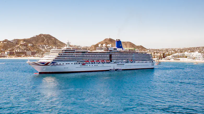 Greece on alert as Israeli cruise ship approaches