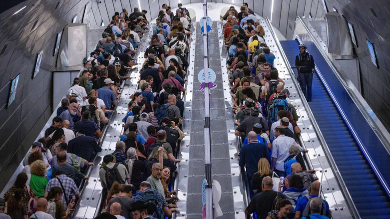 Haredim fume: Jerusalem train station closed for haredi rally