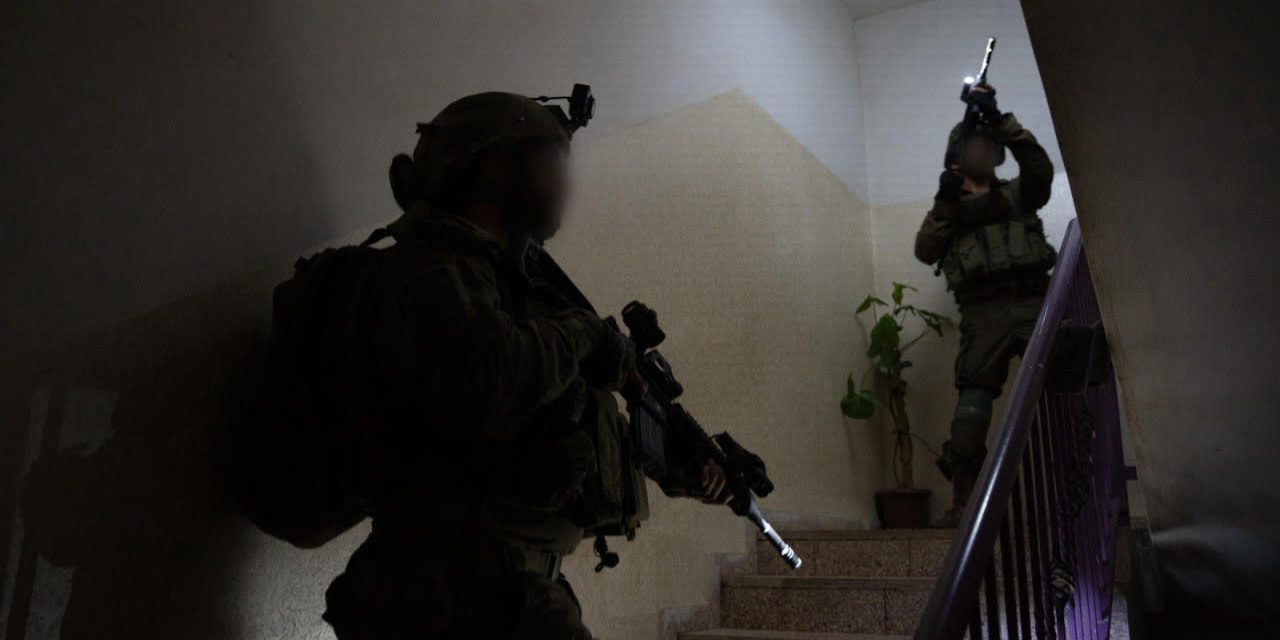 WATCH: IDF arrests eight Hamas supporters in Ramallah, West Bank area