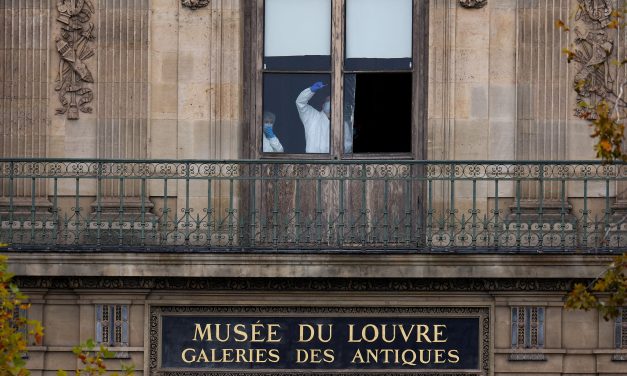 Suspects in Louvre jewel heist case arrested near Paris, prosecutor says