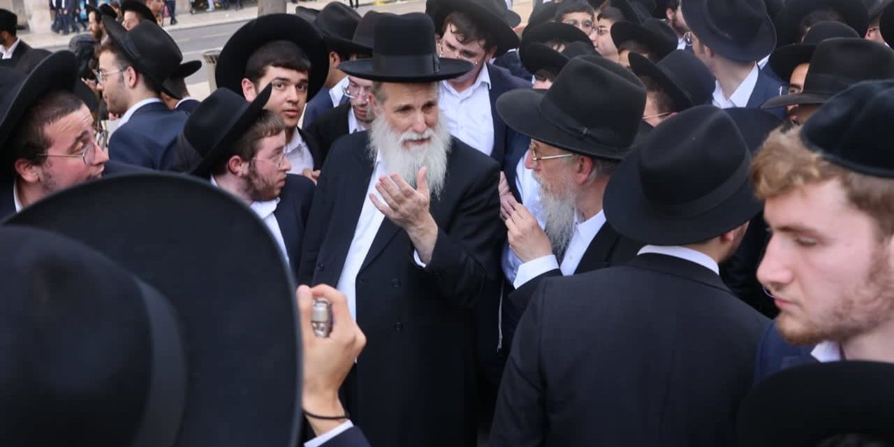 WATCH: Thousands of haredim prepare to protest conscription law, causing transportation disruptions