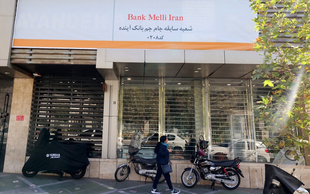 Iran declares bankruptcy of major bank as country grapples with restored sanctions