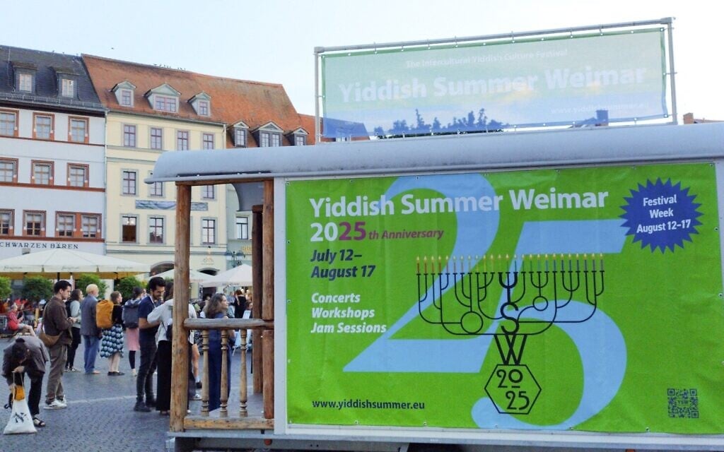 ‘Food for the soul’: Germany pushes to revive an endangered language – Yiddish