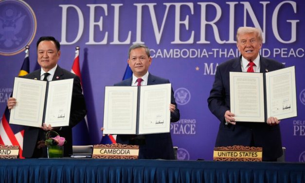 Trump oversees Thailand-Cambodia ceasefire agreement at Malaysia summit