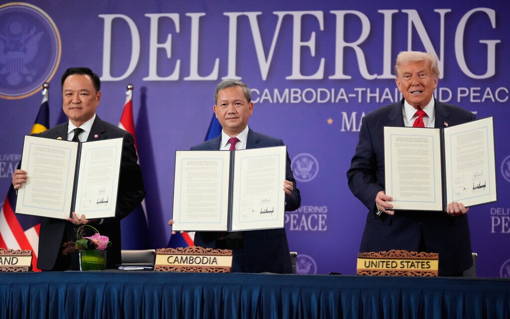 Trump oversees Thailand-Cambodia ceasefire agreement at Malaysia summit