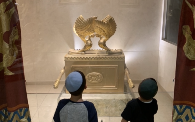 Moshe Grussgott | The Army That Bears The Ark – Two Years of War