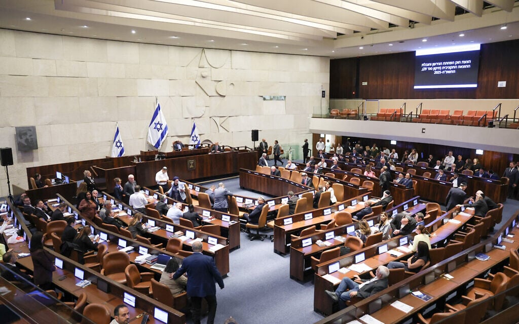 Lacking majority, coalition pulls bills from Knesset agenda, freezing legislation