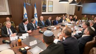 Government convenes four hours late to approve hostage deal; Witkoff, Kushner join meeting