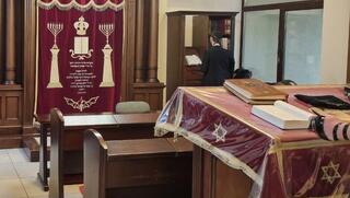 Antisemitic attack outside synagogue in Kyiv: Jewish man sprayed with tear gas