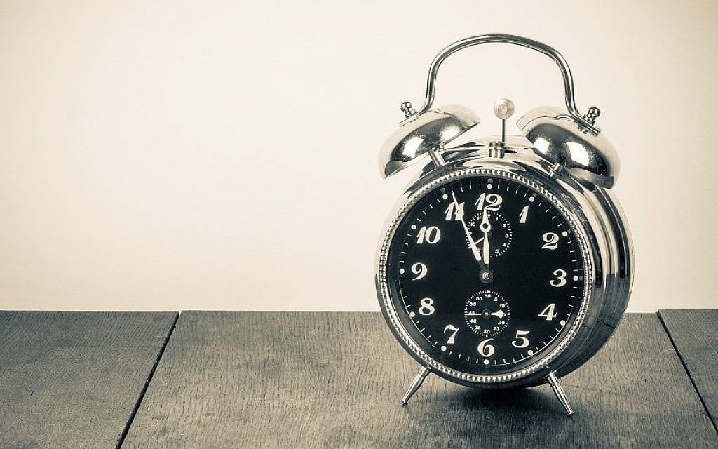 Israel prepares for clocks to turn back as daylight saving time ends