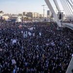 200,000 protest in Jerusalem anti-draft rally; journalist attacked, ‘People Are the IDF’ sign torn