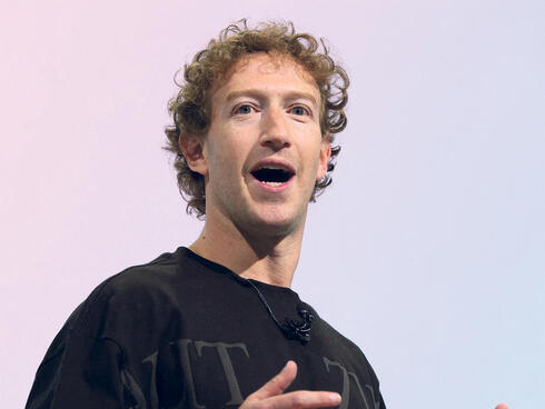 Zuckerberg: Meta will build “personal superintelligence for everyone”