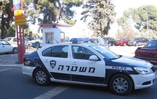 Man opens fire outside Petah Tikva courthouse, police conduct search