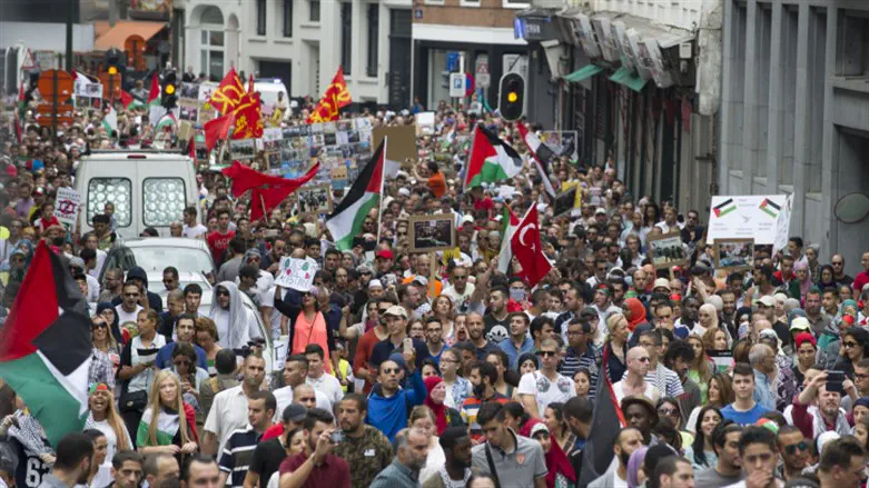 Six on trial in UK for breaking into Elbit site, causing £1M in damages